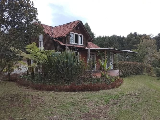 Casa de 3 alcobas en arriendo en Loma Del Chocho, Envigado, 170 m² · foto 2 de 13