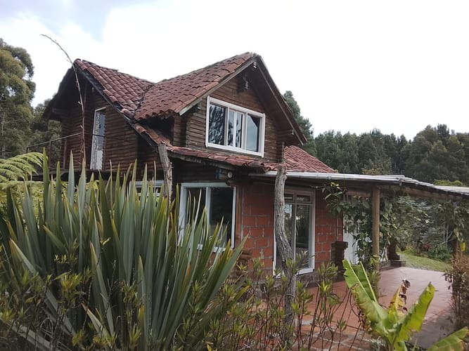 Casa de 3 alcobas en arriendo en Loma Del Chocho, Envigado, 170 m² · foto 3 de 13