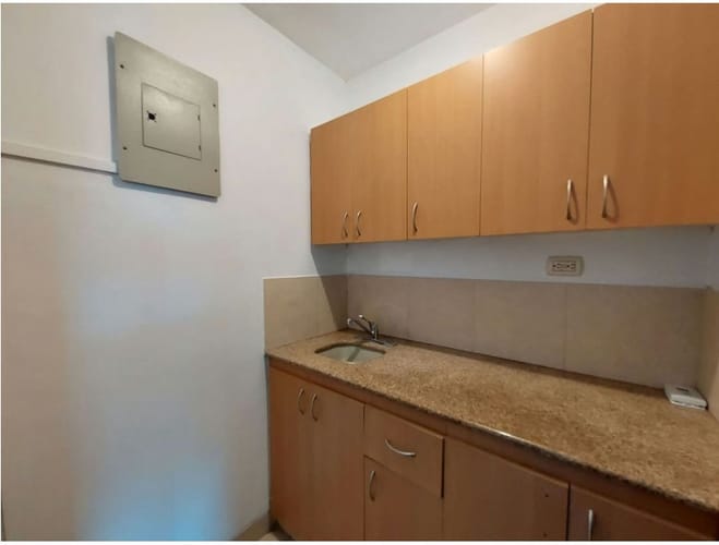 Oficina en arriendo en El Poblado, Medellín, 42 m² · foto 2 de 8