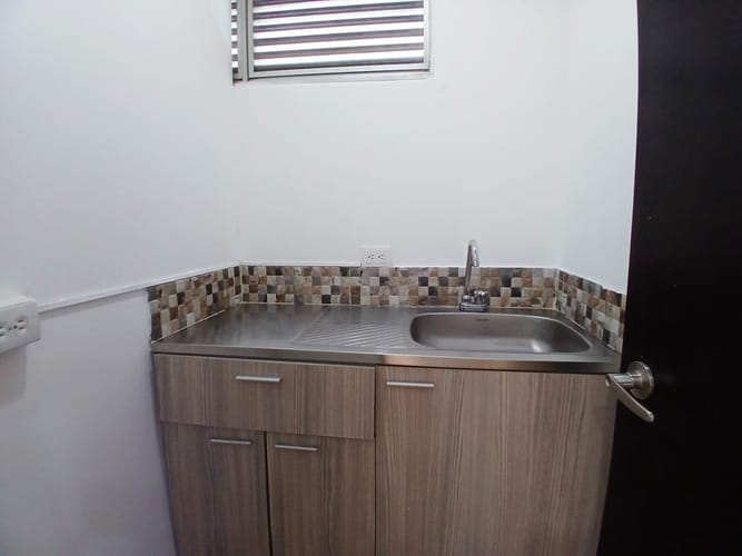 Oficina en arriendo en Villa Carlota, Medellín, 34 m² · foto 5 de 6