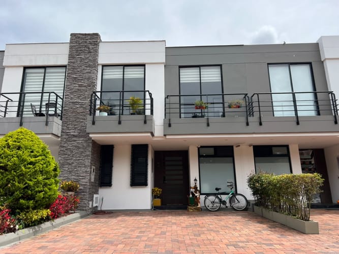 Casa de 3 alcobas en arriendo en Siberia, Cota, 200 m² · foto 3 de 24
