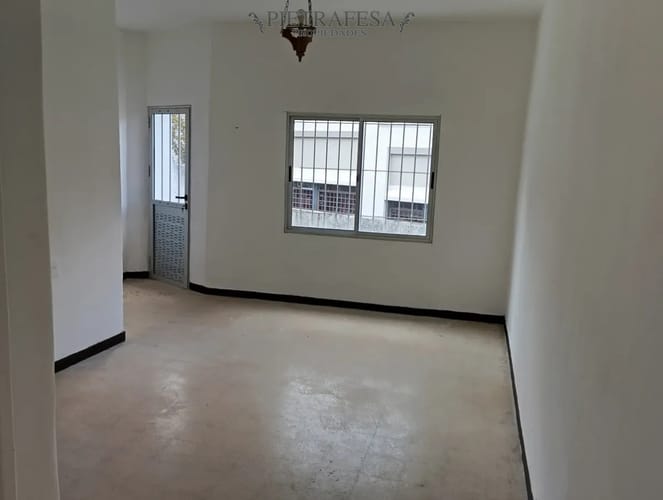 Apartamento en alquiler, 2 dormitorios, 1 baño, balcón. Sin gastos comunes. Reducto. · Foto 1