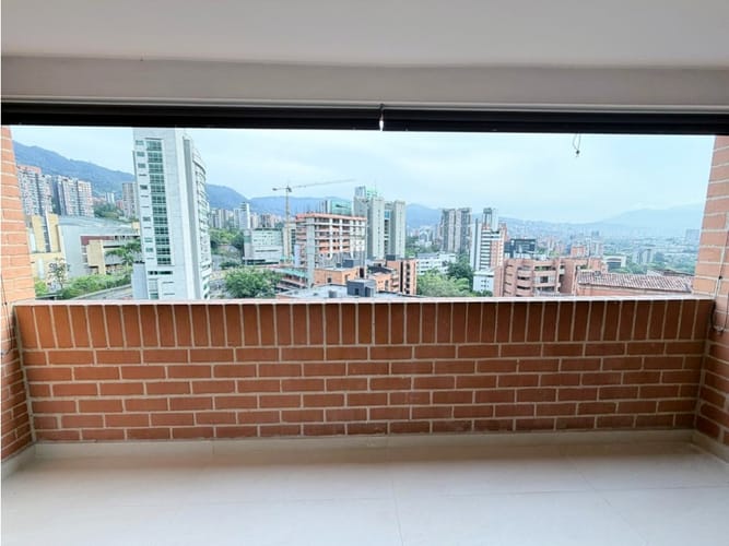 Apartamento de 3 alcobas en venta en Oviedo, Medellín, 135 m² · foto 5 de 24