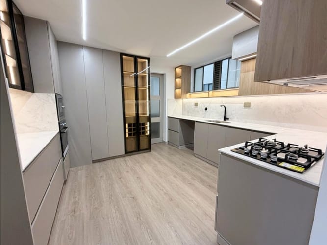 Apartamento de 3 alcobas en venta en Oviedo, Medellín, 135 m² · foto 6 de 24