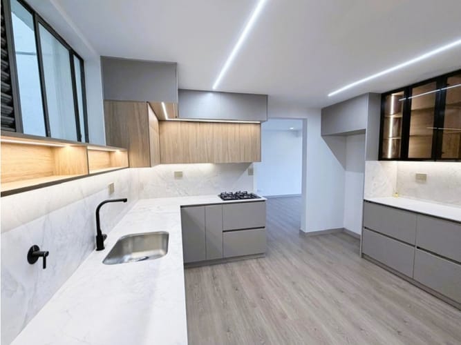 Apartamento de 3 alcobas en venta en Oviedo, Medellín, 135 m² · foto 7 de 24