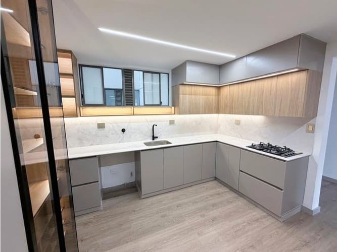 Apartamento de 3 alcobas en venta en Oviedo, Medellín, 135 m² · foto 8 de 24