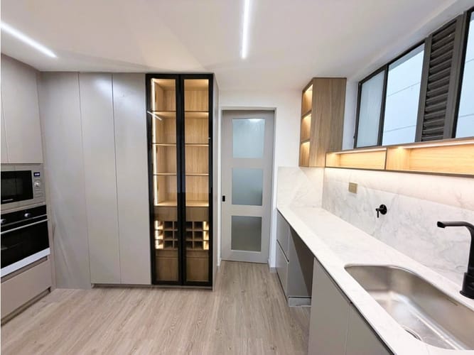 Apartamento de 3 alcobas en venta en Oviedo, Medellín, 135 m² · foto 10 de 24