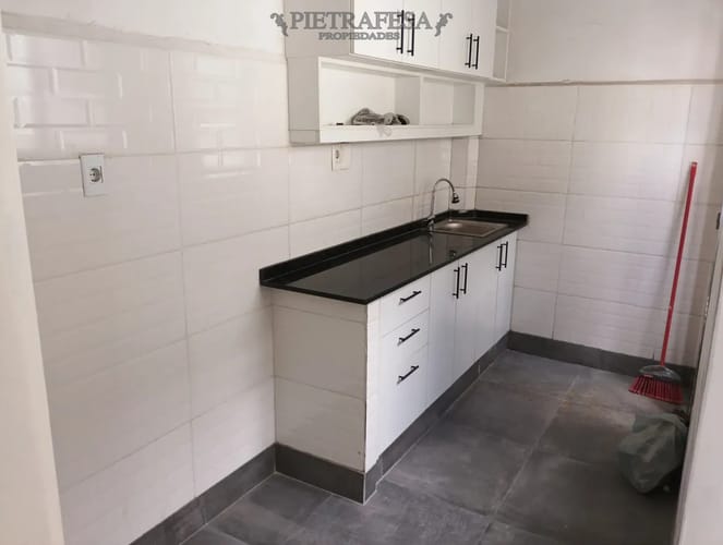 Apartamento en alquiler, 2 dormitorios, 1 baño, balcón. Sin gastos comunes. Reducto. · Foto 5