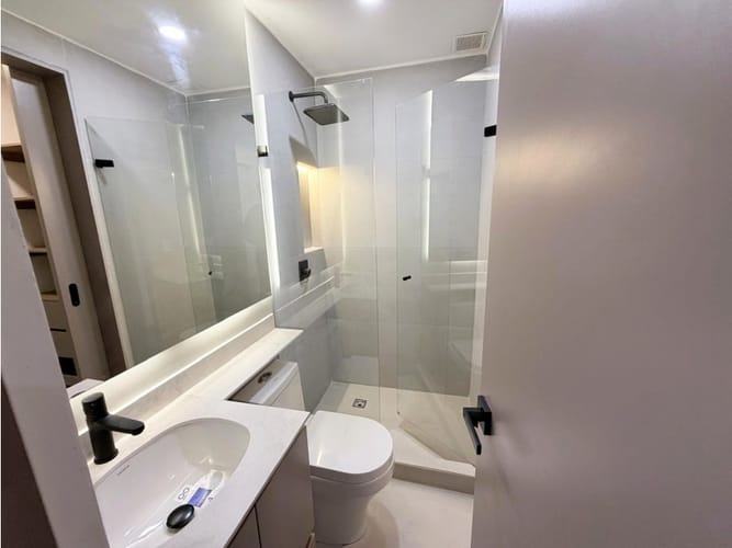Apartamento de 3 alcobas en venta en Oviedo, Medellín, 135 m² · foto 18 de 24