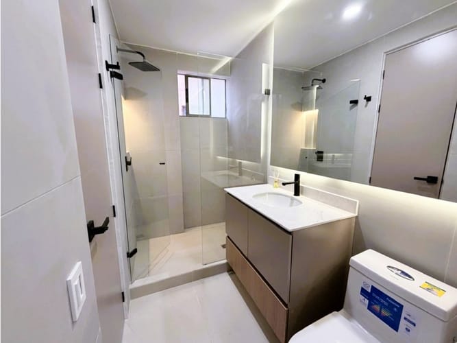 Apartamento de 3 alcobas en venta en Oviedo, Medellín, 135 m² · foto 23 de 24