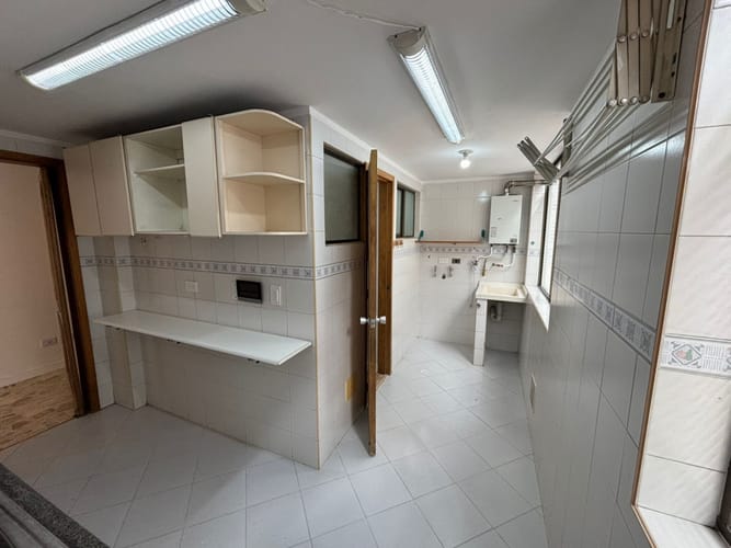 Apartamento de 3 alcobas en venta en Santa Barbara, Bogotá, 144 m² · foto 8 de 16