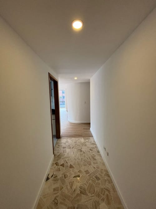Apartamento de 3 alcobas en venta en Santa Barbara, Bogotá, 144 m² · foto 9 de 16