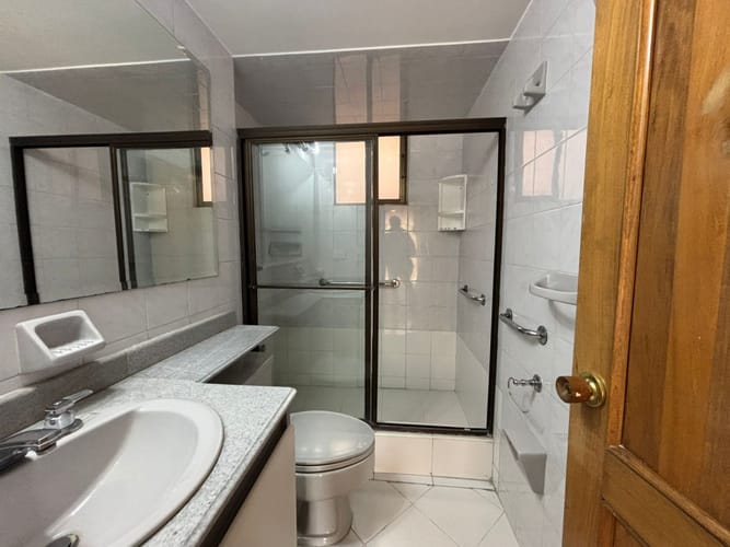 Apartamento de 3 alcobas en venta en Santa Barbara, Bogotá, 144 m² · foto 15 de 16