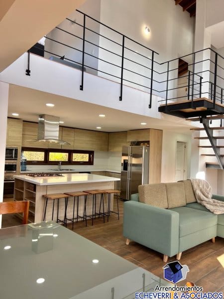 Casa de 3 alcobas en arriendo en Loma Del Escobero, Envigado, 210 m² · foto 4 de 13