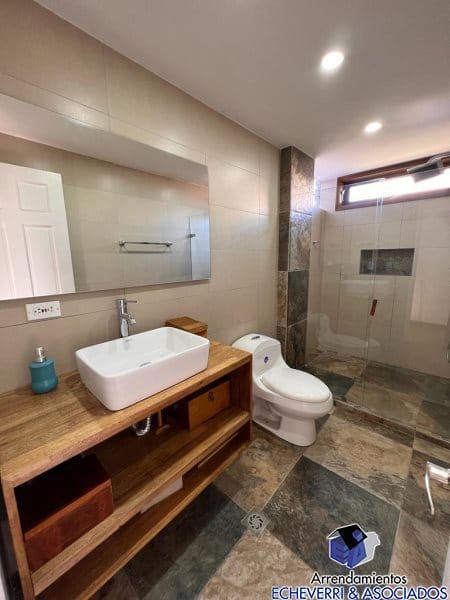 Casa de 3 alcobas en arriendo en Loma Del Escobero, Envigado, 210 m² · foto 5 de 13