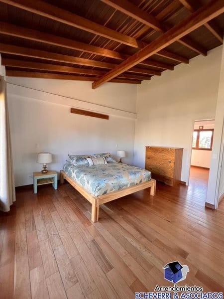 Casa de 3 alcobas en arriendo en Loma Del Escobero, Envigado, 210 m² · foto 8 de 13