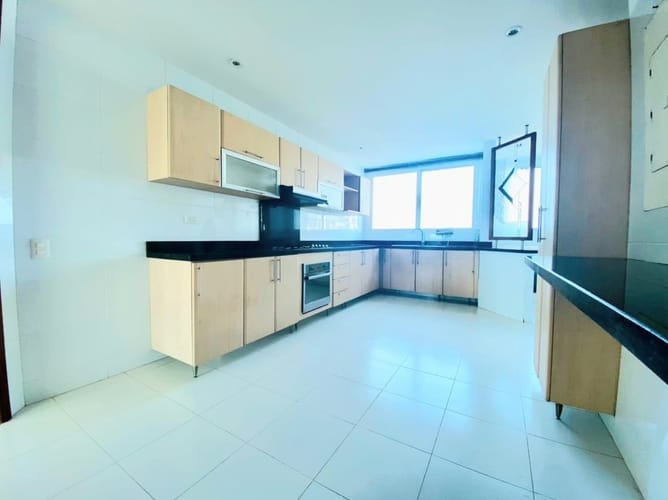 Apartamento de 4 alcobas en venta en Manga, Cartagena, 212 m² · foto 7 de 16