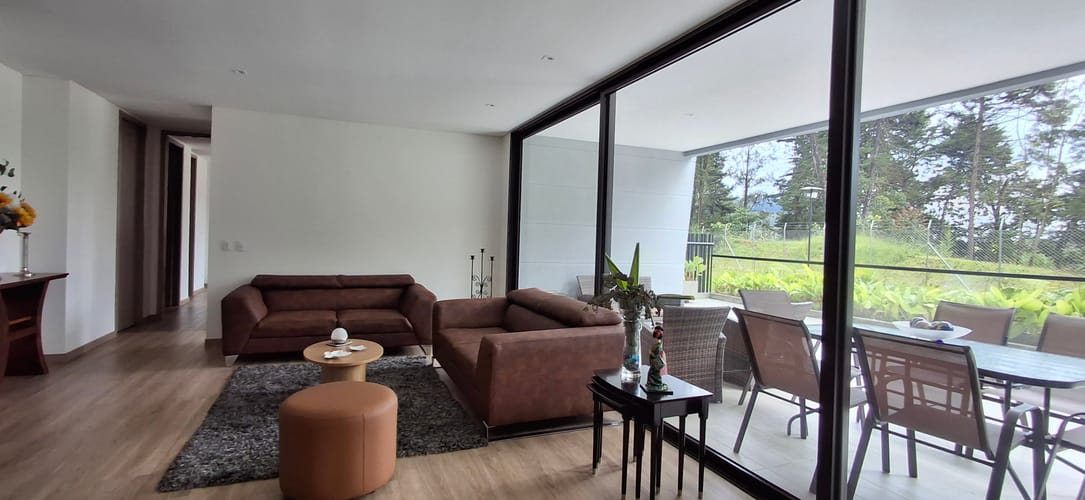 Apartamento de 2 alcobas en arriendo en Yarumal, Rionegro, 158 m² · foto 2 de 24