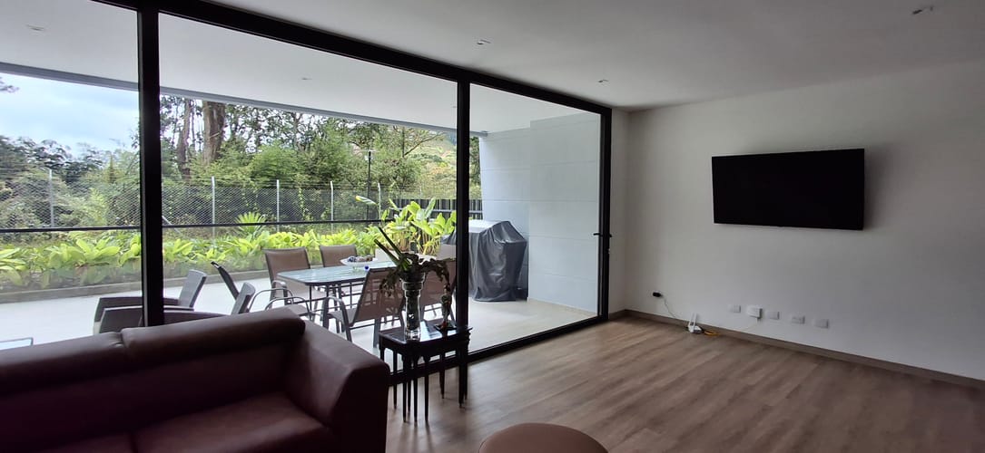 Apartamento de 2 alcobas en arriendo en Yarumal, Rionegro, 158 m² · foto 3 de 24