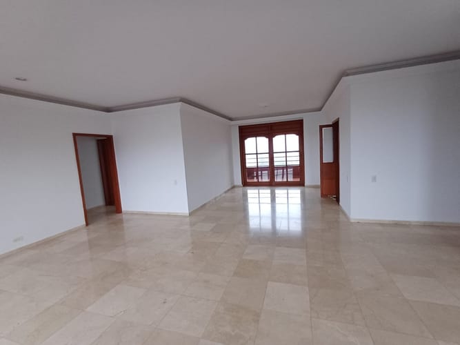 Apartamento de 3 alcobas en venta en Ciudad Jardin, Cali, 190 m² · foto 2 de 22