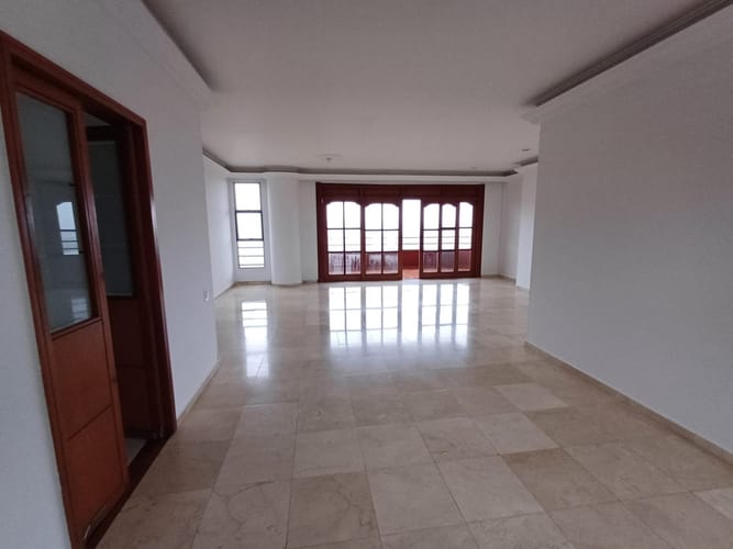 Apartamento de 3 alcobas en venta en Ciudad Jardin, Cali, 190 m² · foto 3 de 22