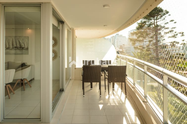 ALQUILER APARTAMENTO TRES DORMITORIOS FOREST TOWER 1 PLAYA BRAVA · Foto 3