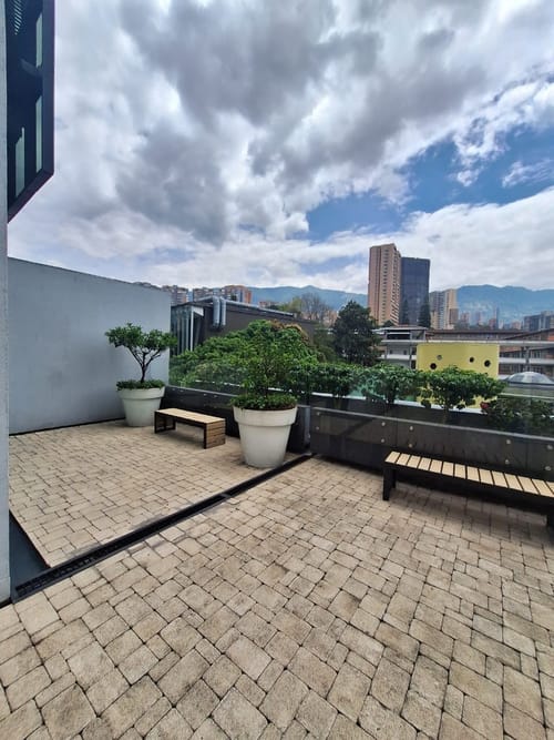 Apartamento de 1 alcoba en arriendo en La Aguacatala, Medellín, 66 m² · foto 2 de 24