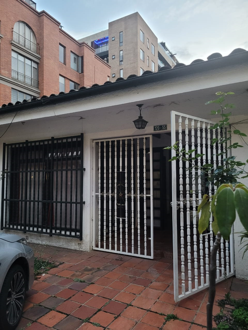 Casa de 4 alcobas en venta en Santa Barbara, Bogotá, 740 m² · foto 3 de 12