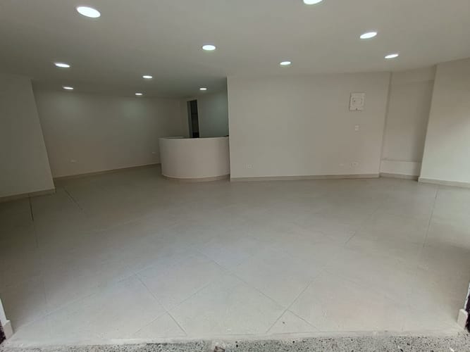 Local en arriendo en Villanueva, Medellín, 96 m² · foto 2 de 9