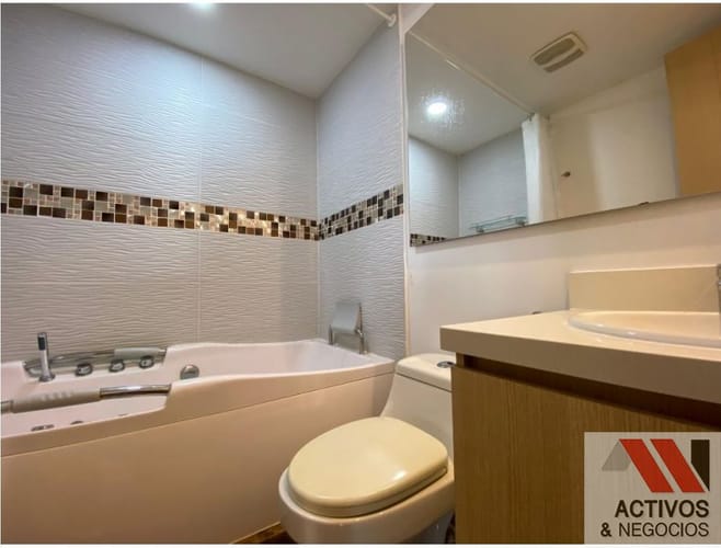 Apartamento de 3 alcobas en venta en Loma De San Jose, Sabaneta, 112 m² · foto 9 de 24