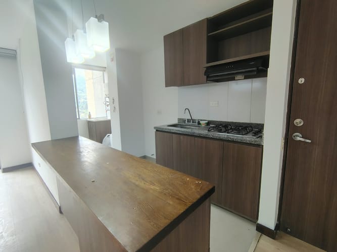 Apartamento de 3 alcobas en venta en Camino Verde, Envigado, 76 m² · foto 2 de 17