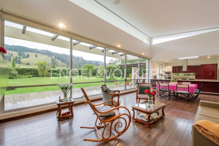 Casa de 4 alcobas en arriendo en La Violeta, Sopó, 369 m² · foto 2 de 20