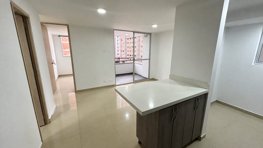 Apartamento de 3 alcobas en arriendo en La Gabriela, Bello, 57 m² · foto 2 de 16