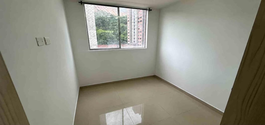 Apartamento de 3 alcobas en arriendo en La Gabriela, Bello, 57 m² · foto 5 de 16
