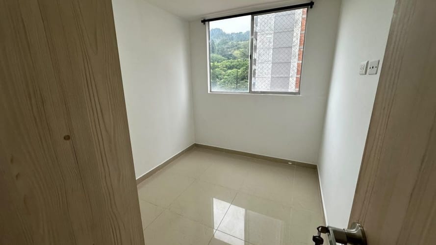 Apartamento de 3 alcobas en arriendo en La Gabriela, Bello, 57 m² · foto 6 de 16