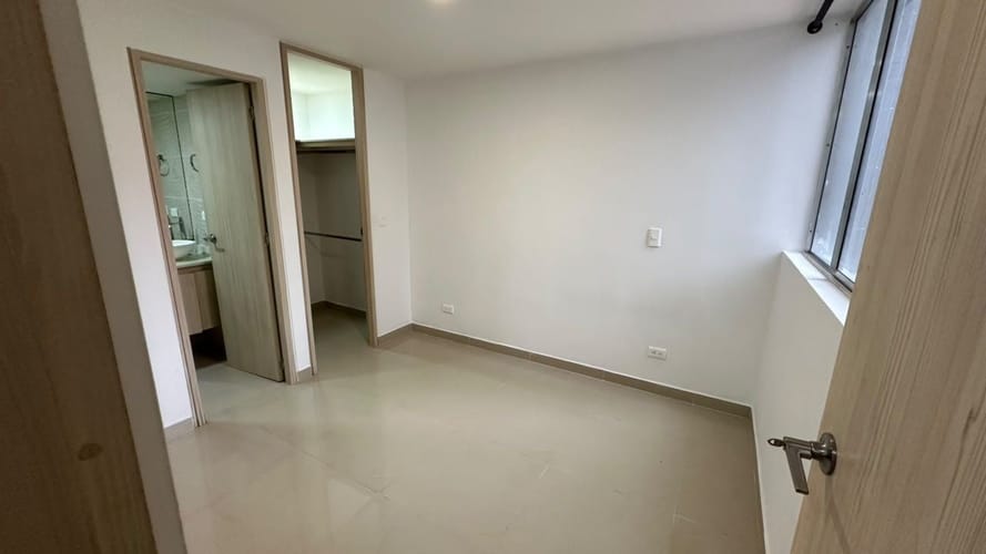 Apartamento de 3 alcobas en arriendo en La Gabriela, Bello, 57 m² · foto 10 de 16