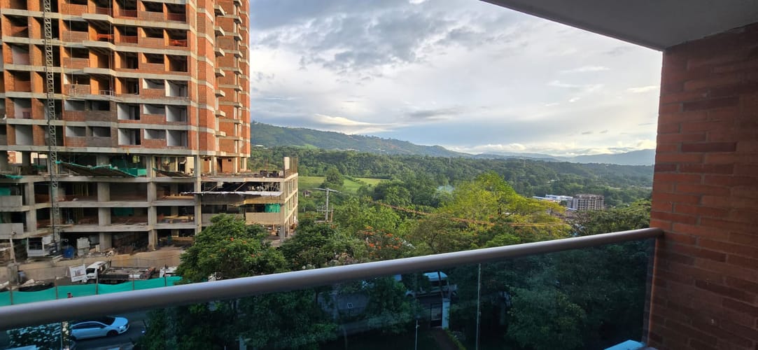 Apartamento de 3 alcobas en venta en Versalles, Floridablanca, 94 m² · foto 2 de 24