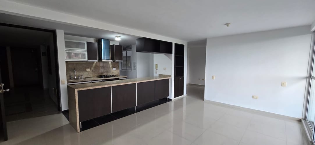 Apartamento de 3 alcobas en venta en Versalles, Floridablanca, 94 m² · foto 3 de 24