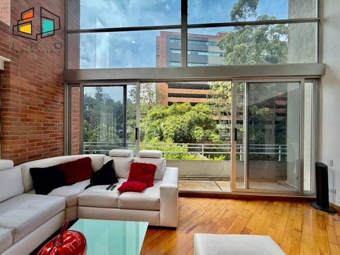 Apartamento de 3 alcobas en arriendo en Los Naranjos, Medellín, 138 m² · foto 3 de 24