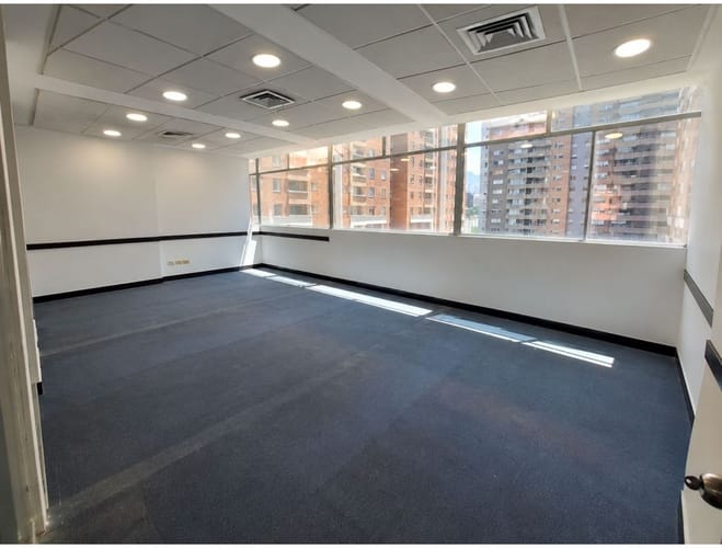 Oficina en arriendo en Villa Carlota, Medellín, 507 m² · foto 14 de 20