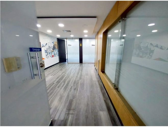 Oficina en arriendo en Villa Carlota, Medellín, 507 m² · foto 19 de 20
