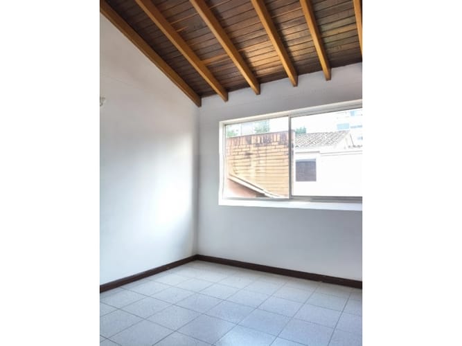 Casa de 3 alcobas en arriendo en Los Balsos, Medellín, 229 m² · foto 3 de 20