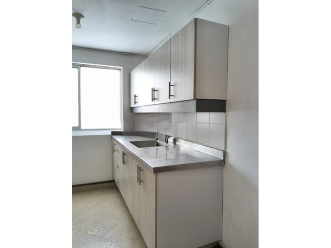 Casa de 3 alcobas en arriendo en Los Balsos, Medellín, 229 m² · foto 8 de 20