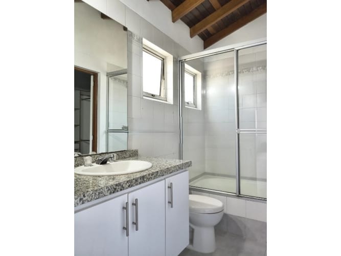 Casa de 3 alcobas en arriendo en Los Balsos, Medellín, 229 m² · foto 19 de 20