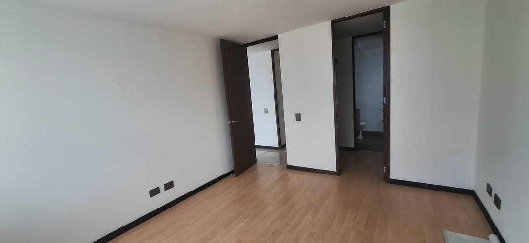 Apartamento de 2 alcobas en venta en Oviedo, Medellín, 78 m² · foto 3 de 21