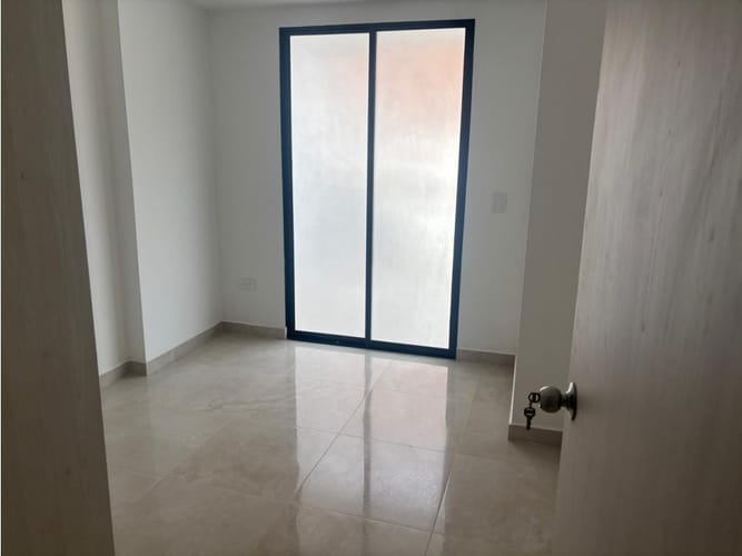 Apartamento de 3 alcobas en arriendo en La Castellana, Medellín, 133 m² · foto 5 de 12