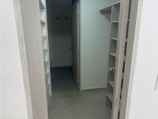 Apartamento de 3 alcobas en arriendo en La Castellana, Medellín, 133 m² · foto 8 de 12