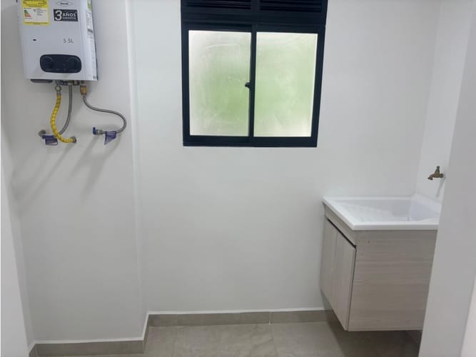 Apartamento de 3 alcobas en arriendo en La Castellana, Medellín, 133 m² · foto 11 de 12
