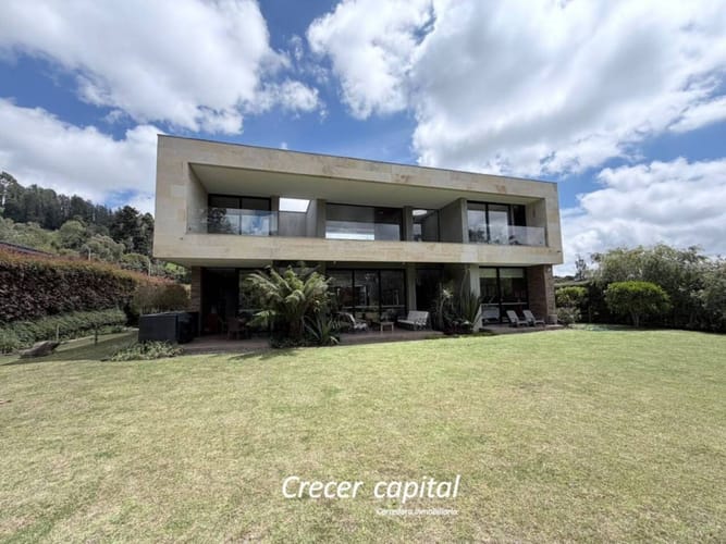 Casa de 3 alcobas en arriendo en Las Palmas, Envigado, 455 m² · foto 2 de 24