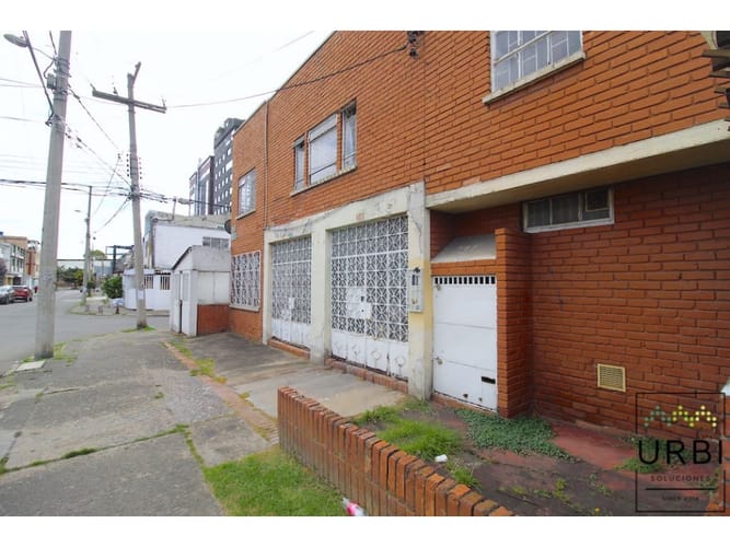 Casa de 4 alcobas en venta en Quinta Paredes, Bogotá, 198 m² · foto 2 de 19